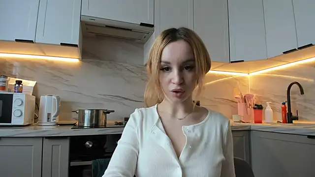 Snapshot of LinaKunilina chatting on March 2026 08:32:02 AM LinaKunilina online show from March 2026 08:32:02 AM