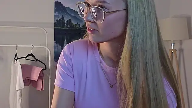 Snapshot of RethaSteimer chatting on March 2026 10:43:01 AM RethaSteimer online show from March 2026 10:43:01 AM