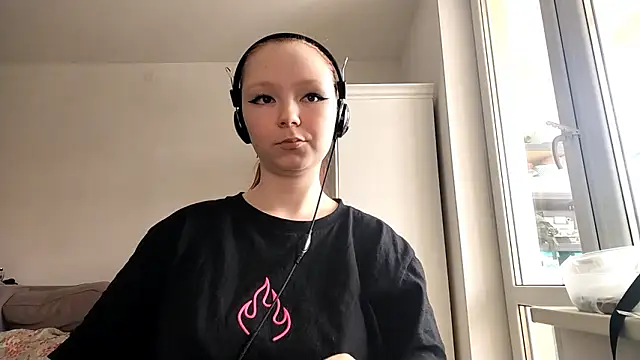 Snapshot of velyraxis chatting on March 2026 12:00:01 PM velyraxis online show from March 2026 12:00:01 PM