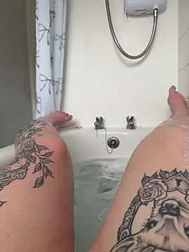 BeeMay22 online show from April 2026 12:50:02 PM