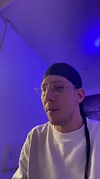 Snapshot of TitanNoir chatting on April 2026 10:26:02 PM TitanNoir online show from April 2026 10:26:02 PM