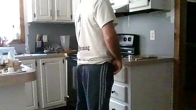 Snapshot of Beaededpainter chatting on July 2026 05:15:01 PM Beaededpainter online show from July 2026 05:15:01 PM
