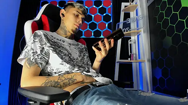 Max Hader  online show from March 2026 02:44:02 AM