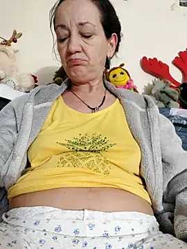 anayss17 online show from April 2026 05:28:01 PM