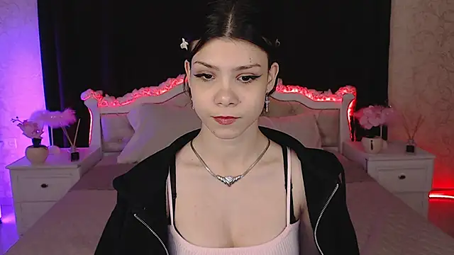 llittle-peachh online show from March 2026 03:53:01 PM