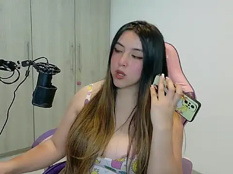 SarahMoonXO online show from April 2026 09:39:33 PM