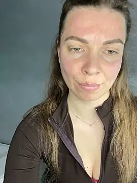 Luna2547 online show from May 2026 11:37:01 AM