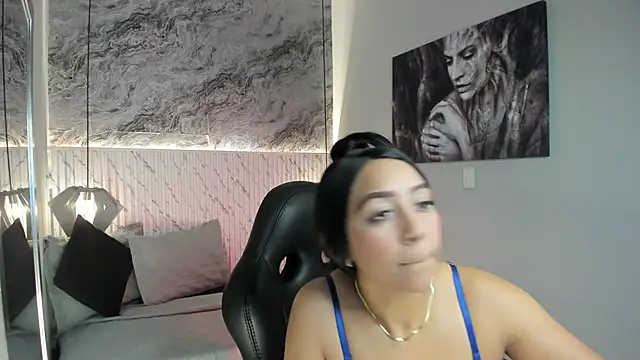 Esmeralda  18 online show from June 2026 07:48:01 PM