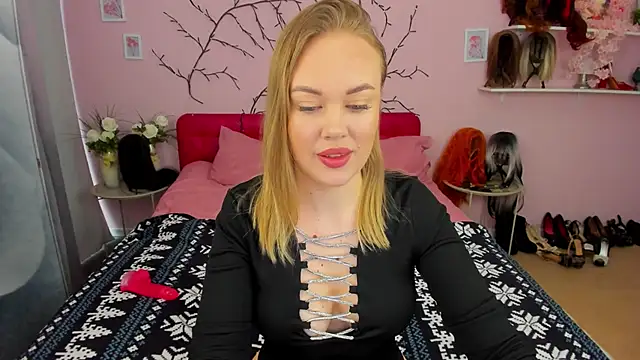 HannahWillow online show from March 2026 07:37:02 AM