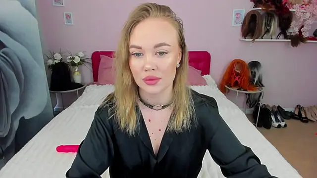 HannahWillow online show from April 2026 06:14:01 AM