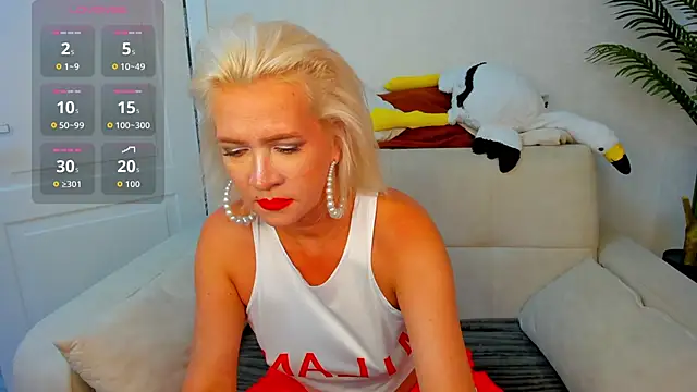 Snapshot of Ledi_Luna chatting on June 2026 08:33:02 AM Ledi Luna online show from June 2026 08:33:02 AM