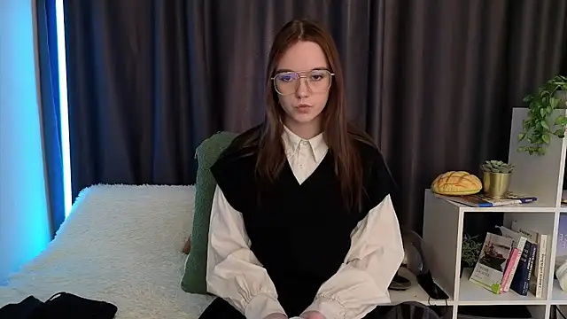 SunyLily online show from March 2026 06:18:02 AM