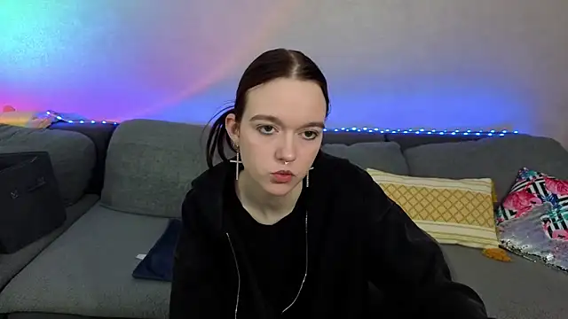 Snapshot of SunyLily chatting on May 2026 06:19:02 AM SunyLily online show from May 2026 06:19:02 AM