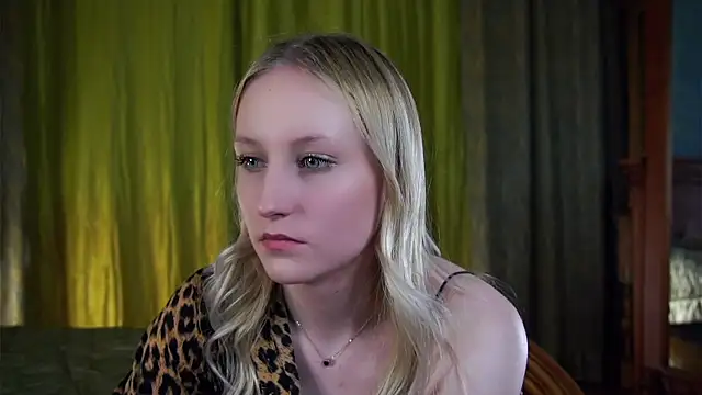 CatarinaGulla online show from April 2026 01:12:01 PM