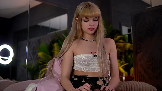 BrattyScarlet online show from March 2026 07:12:02 AM