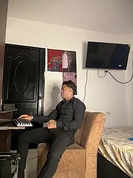 Snapshot of Kenny_romano chatting on April 2026 10:21:02 PM Kenny romano online show from April 2026 10:21:02 PM