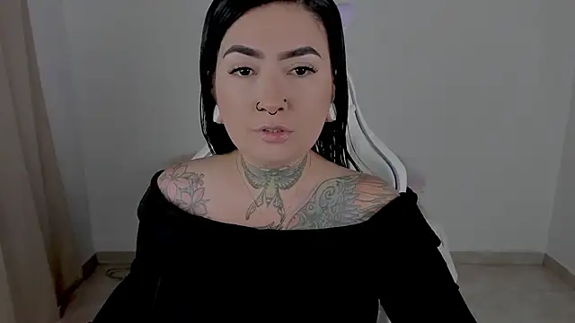 Snapshot of heeyy_kitty chatting on April 2026 04:23:01 PM heeyy kitty online show from April 2026 04:23:01 PM