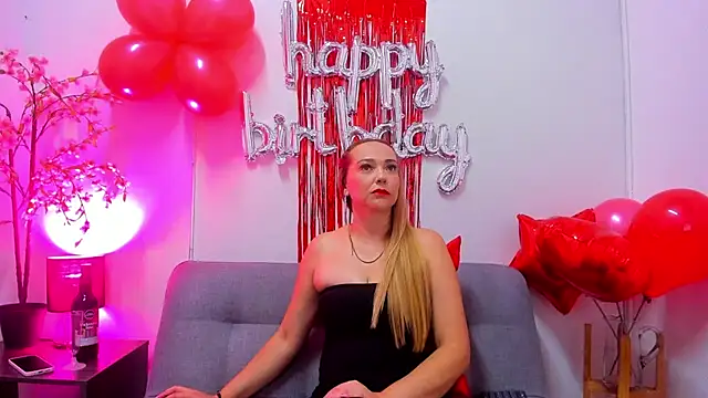 KahiaSmith online show from May 2026 01:17:01 PM