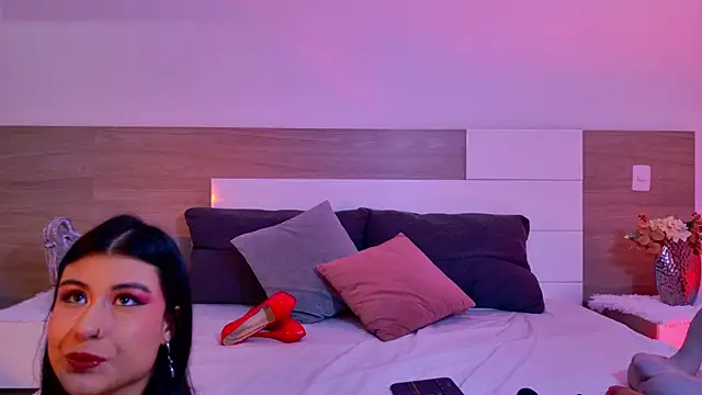 DaphneWayne online show from April 2026 07:06:02 PM