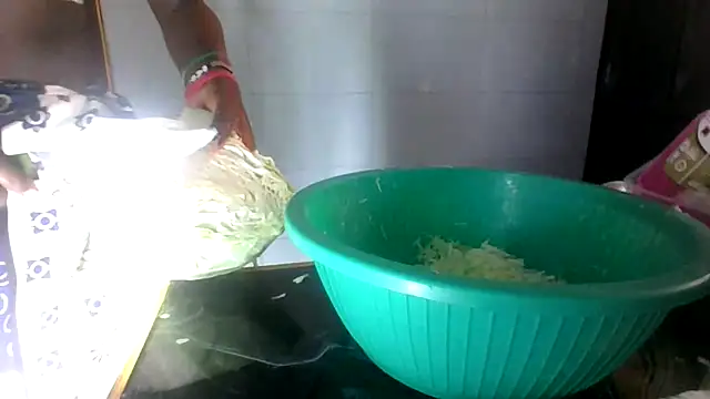 simphiwe23 online show from April 2026 03:59:01 AM