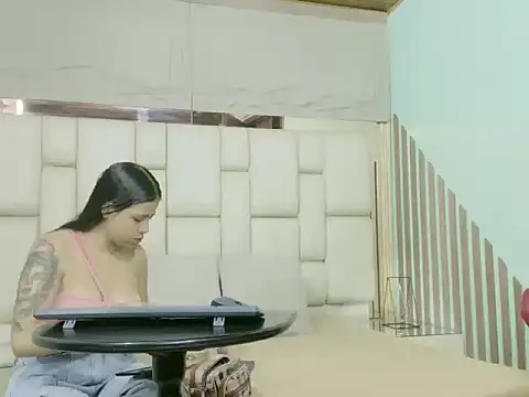 VikyANDfer online show from March 2026 01:33:02 PM