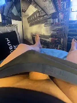 MatthewEmme2121 online show from May 2026 10:37:02 PM