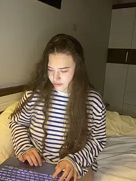 KristieKitty online show from April 2026 09:08:01 AM