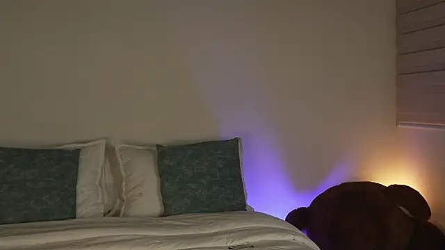 Violet SweetJS online show from April 2026 12:06:01 AM