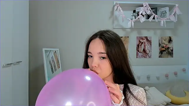 Snapshot of Milly_Lane chatting on March 2026 03:28:01 AM Milly Lane online show from March 2026 03:28:01 AM