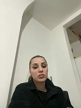 Snapshot of Giullyaxxx chatting on March 2026 10:16:01 PM Giullyaxxx online show from March 2026 10:16:01 PM