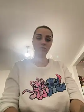 Snapshot of Giullyaxxx chatting on March 2026 04:13:01 PM Giullyaxxx online show from March 2026 04:13:01 PM