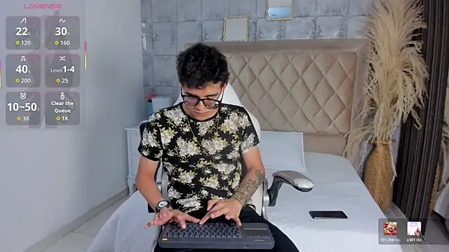 TylerCross  online show from March 2026 08:31:01 PM