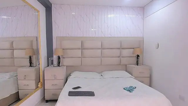 TylerCross  online show from April 2026 08:14:02 PM