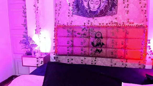 Vickmoon online show from May 2026 09:53:01 PM