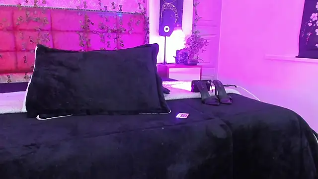 Vickmoon online show from July 2026 08:29:01 PM