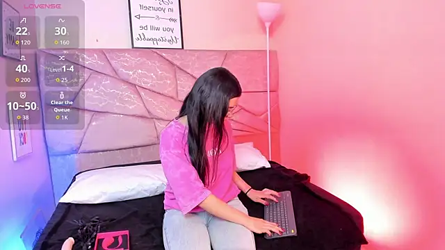 Amara Velle online show from May 2026 01:08:02 PM