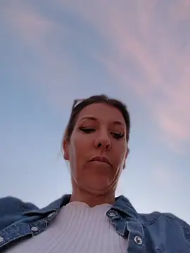 ManuelaX online show from April 2026 06:54:02 PM