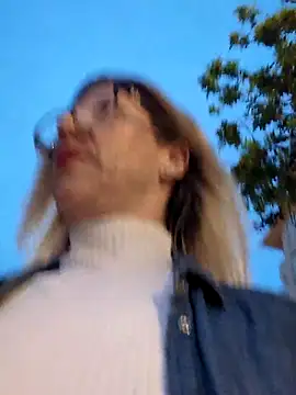 ManuelaX online show from April 2026 07:05:02 PM