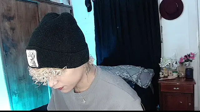 Snapshot of Lucke_Ccollins chatting on April 2026 12:33:01 AM Lucke Ccollins online show from April 2026 12:33:01 AM