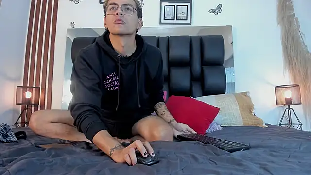 dalhia and hades online show from March 2026 12:43:02 PM