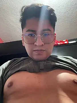 Snapshot of GoldenM95 chatting on July 2026 01:43:02 AM GoldenM95 online show from July 2026 01:43:02 AM