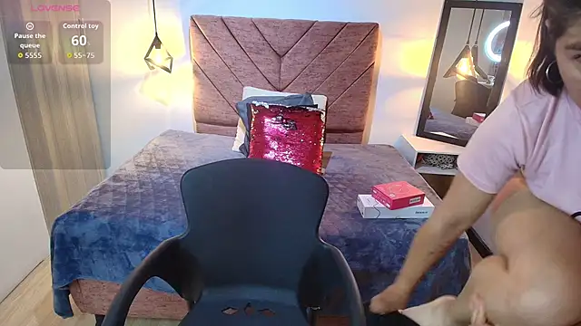 Amanda Fox   online show from April 2026 09:26:02 PM