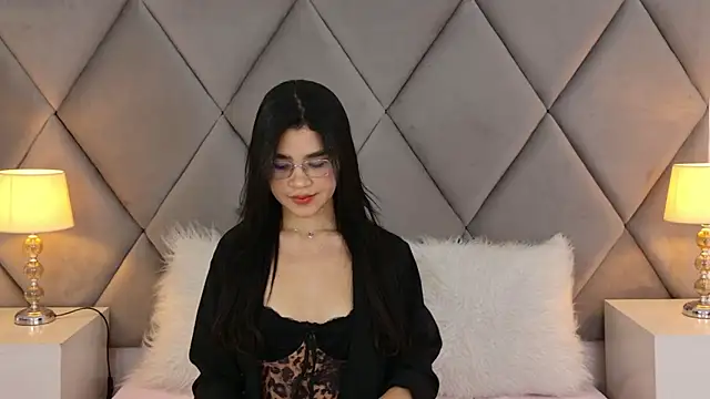 Snapshot of OliviaDiaz chatting on May 2026 08:03:02 PM OliviaDiaz online show from May 2026 08:03:02 PM