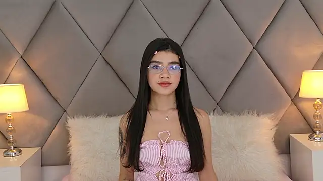 Snapshot of OliviaDiaz chatting on May 2026 08:03:01 PM OliviaDiaz online show from May 2026 08:03:01 PM