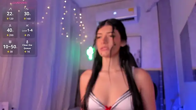 Snapshot of karolina_vince chatting on April 2026 05:28:01 PM karolina vince online show from April 2026 05:28:01 PM