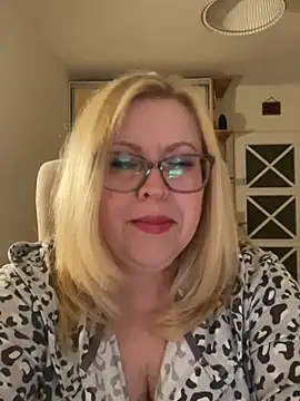 JanieLight53 online show from June 2026 09:20:01 PM