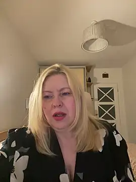 JanieLight53 online show from June 2026 07:18:02 PM