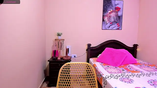 Snapshot of sara_florez12 chatting on May 2026 11:18:02 AM sara florez12 online show from May 2026 11:18:02 AM