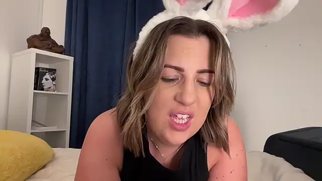 annabellewarick online show from April 2026 06:50:01 PM