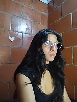 Snapshot of Amanda_x1 chatting on April 2026 09:31:02 PM Amanda x1 online show from April 2026 09:31:02 PM